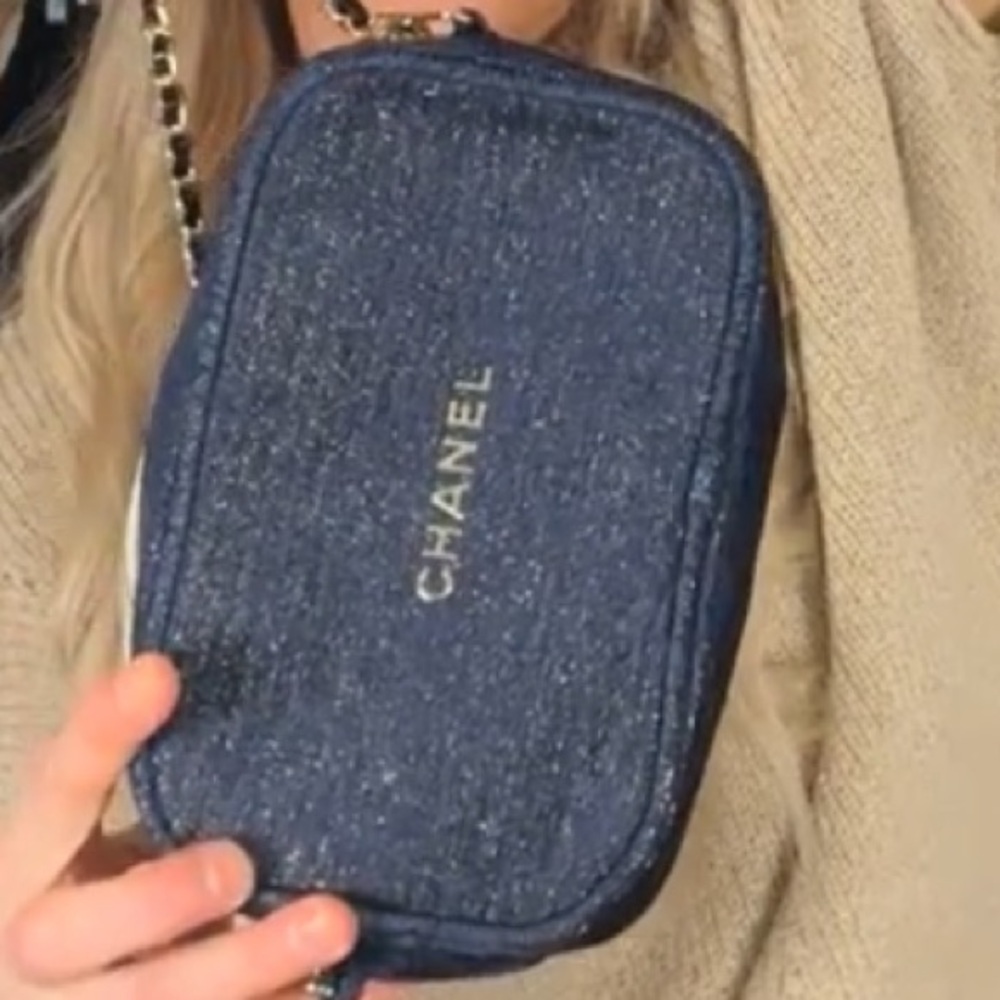 CHANEL Denim Key Holder with Gold Accents - Picture 3 of 5
